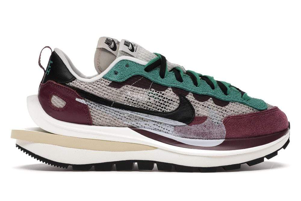 Nike Vaporwaffle sacai Sport Fuchsia Game1